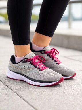 Saucony Ride 14 Running Shoes Women’s 10 Fog Cherry Gray Pink Neutral Trainer